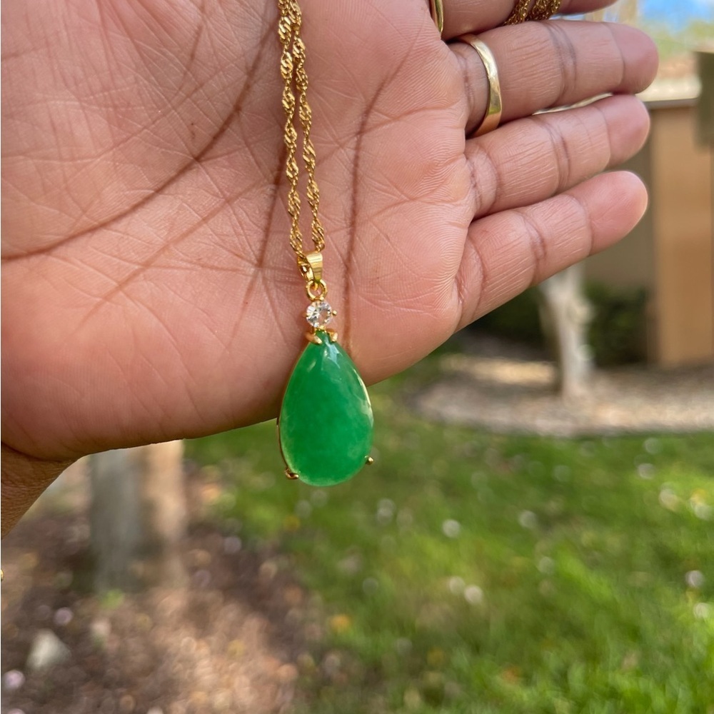 Oval jade Pendant Necklace